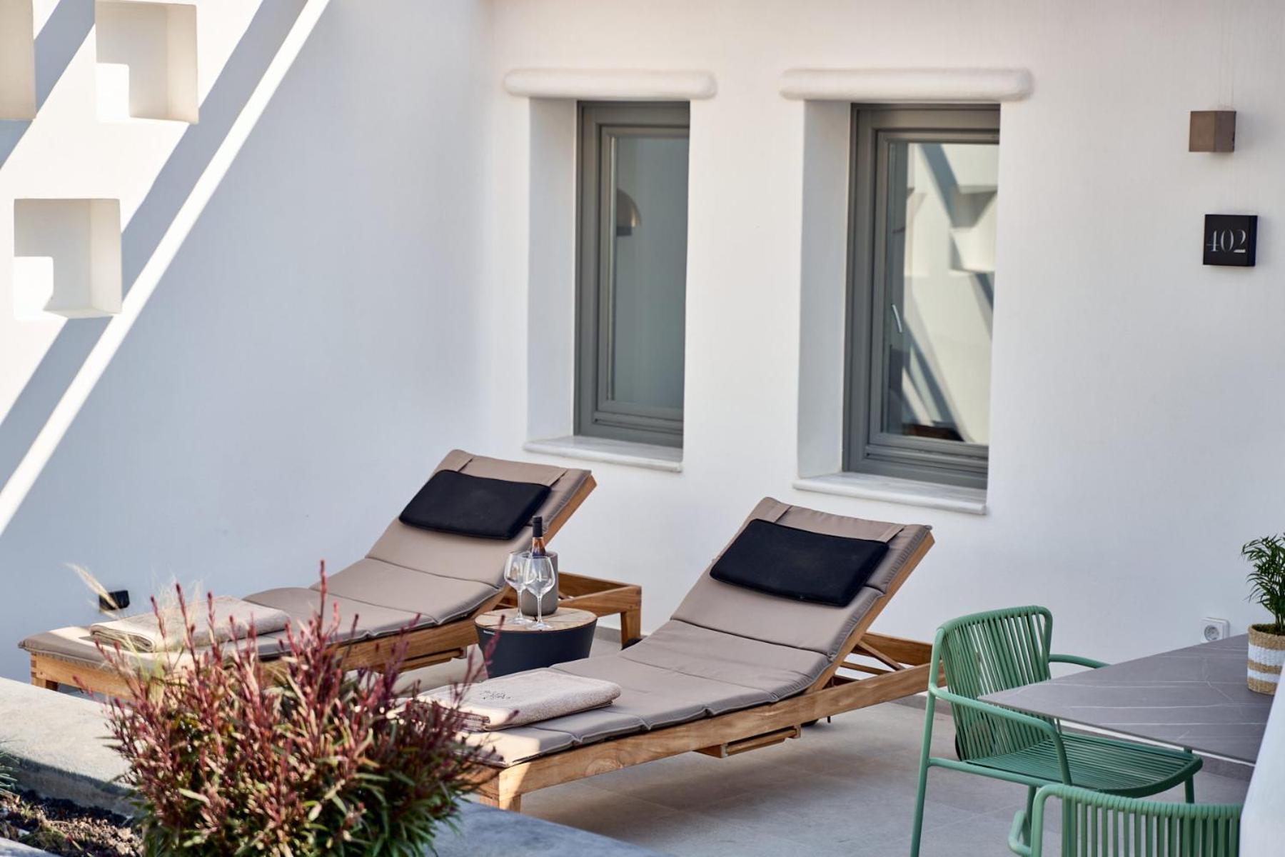 Alleys All-suite & Hotel